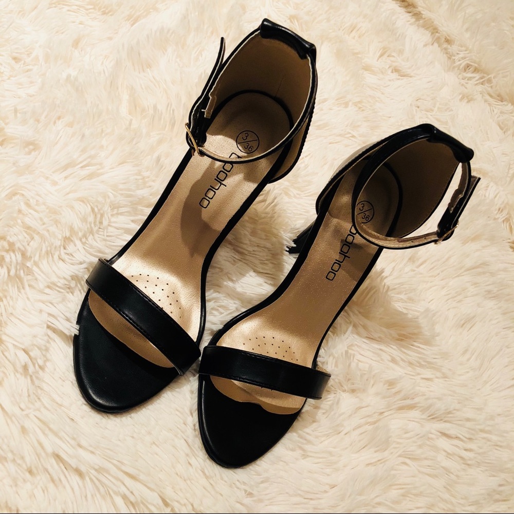 ❌SOLD❌. Black sandals